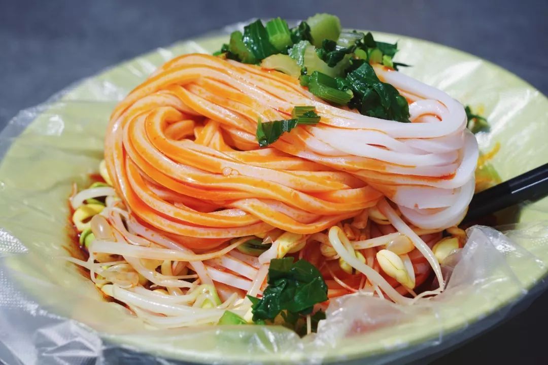 我們花了6小時掃蕩秦鎮(zhèn)18碗涼皮，吃出5碗真愛!