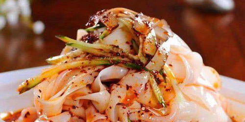 樸實(shí)無華的一道涼菜 涼拌涼皮 這個(gè)味才夠爽